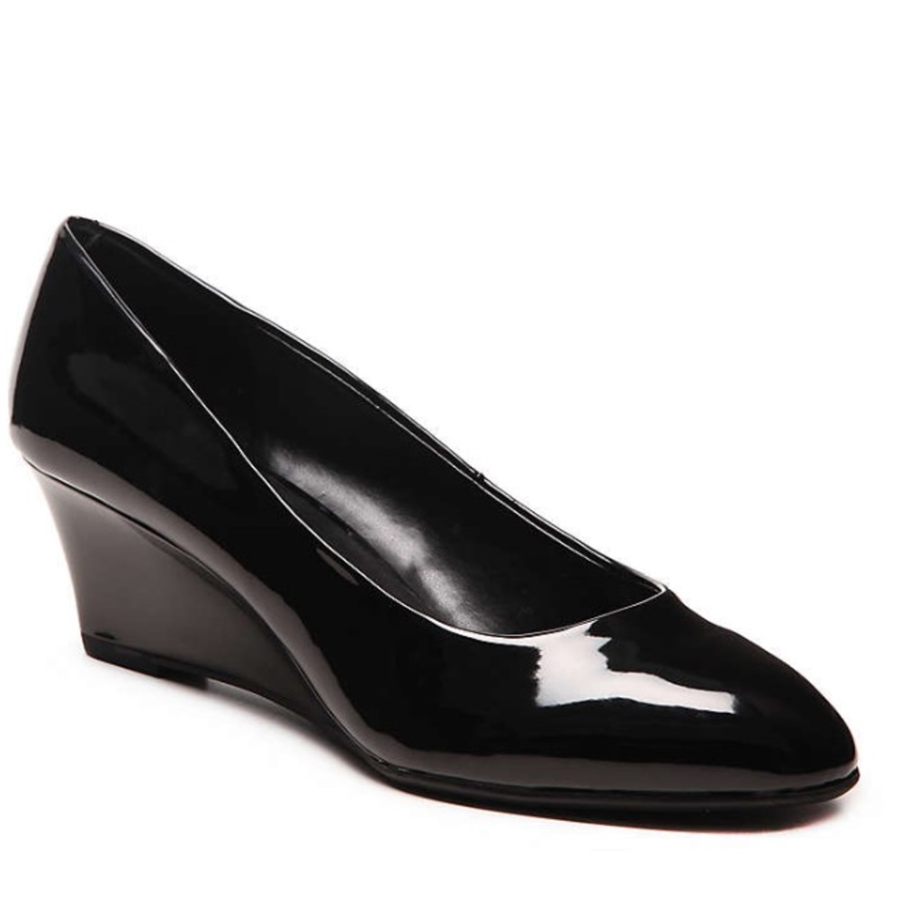 NWOT BLACK BANDOLINO WEDGES